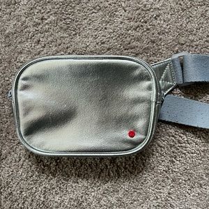 Good New Condition State Bags Crosby Fanny Pack Silver